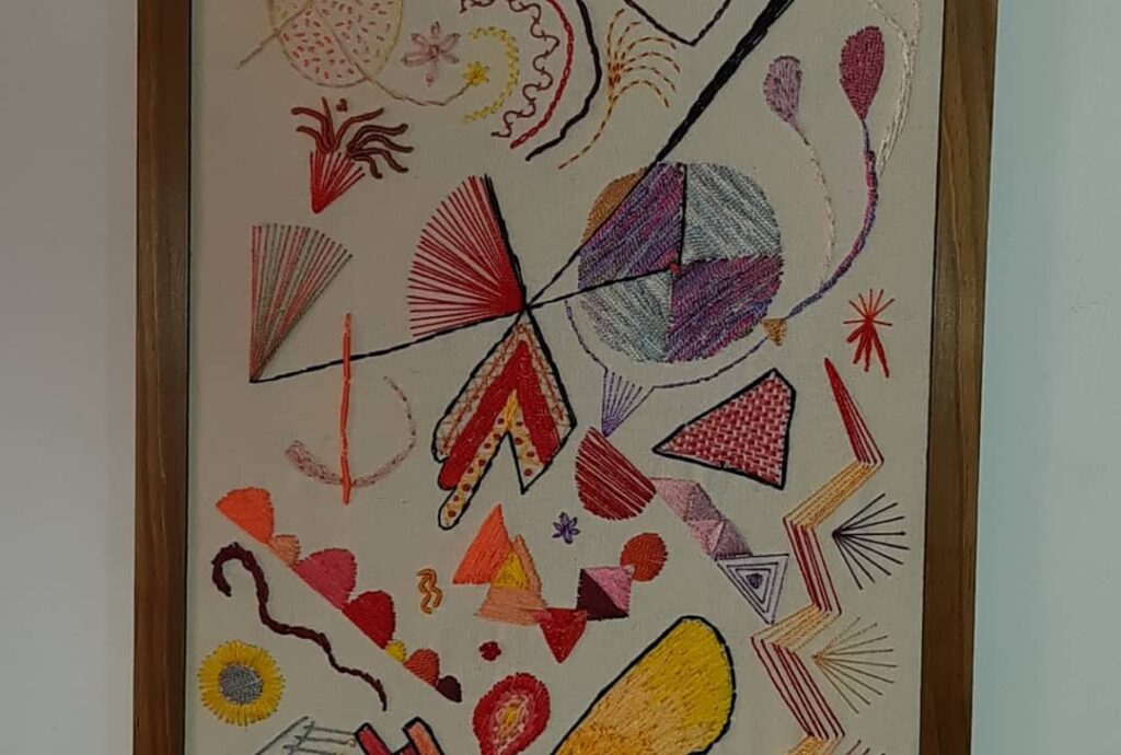 Inspiração Kandinsky Tons Quentes Bordado Enluarado